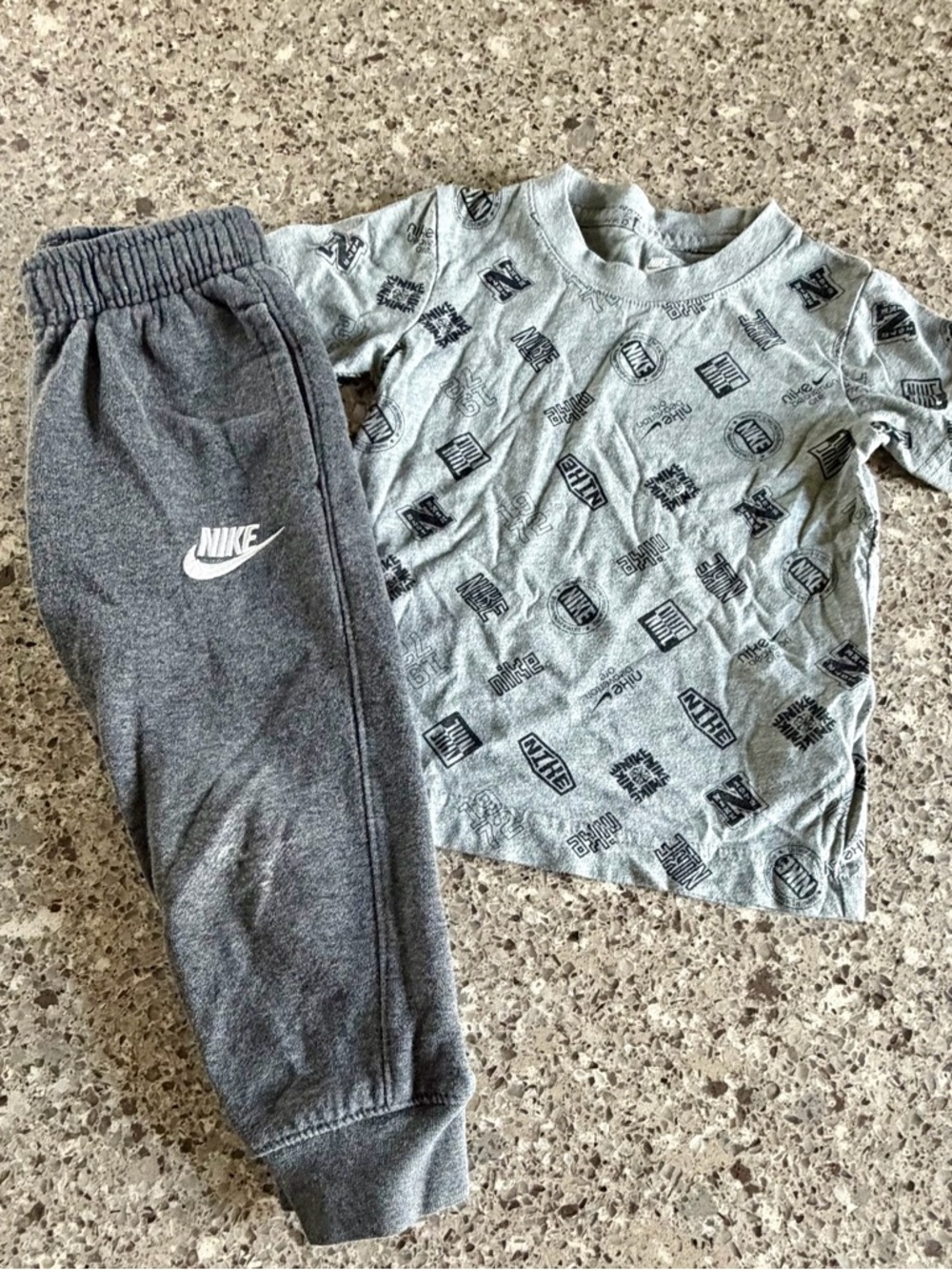 Nike Kids' Gray Logo Sweatpants - Casual Everyday Set l Size:3T
